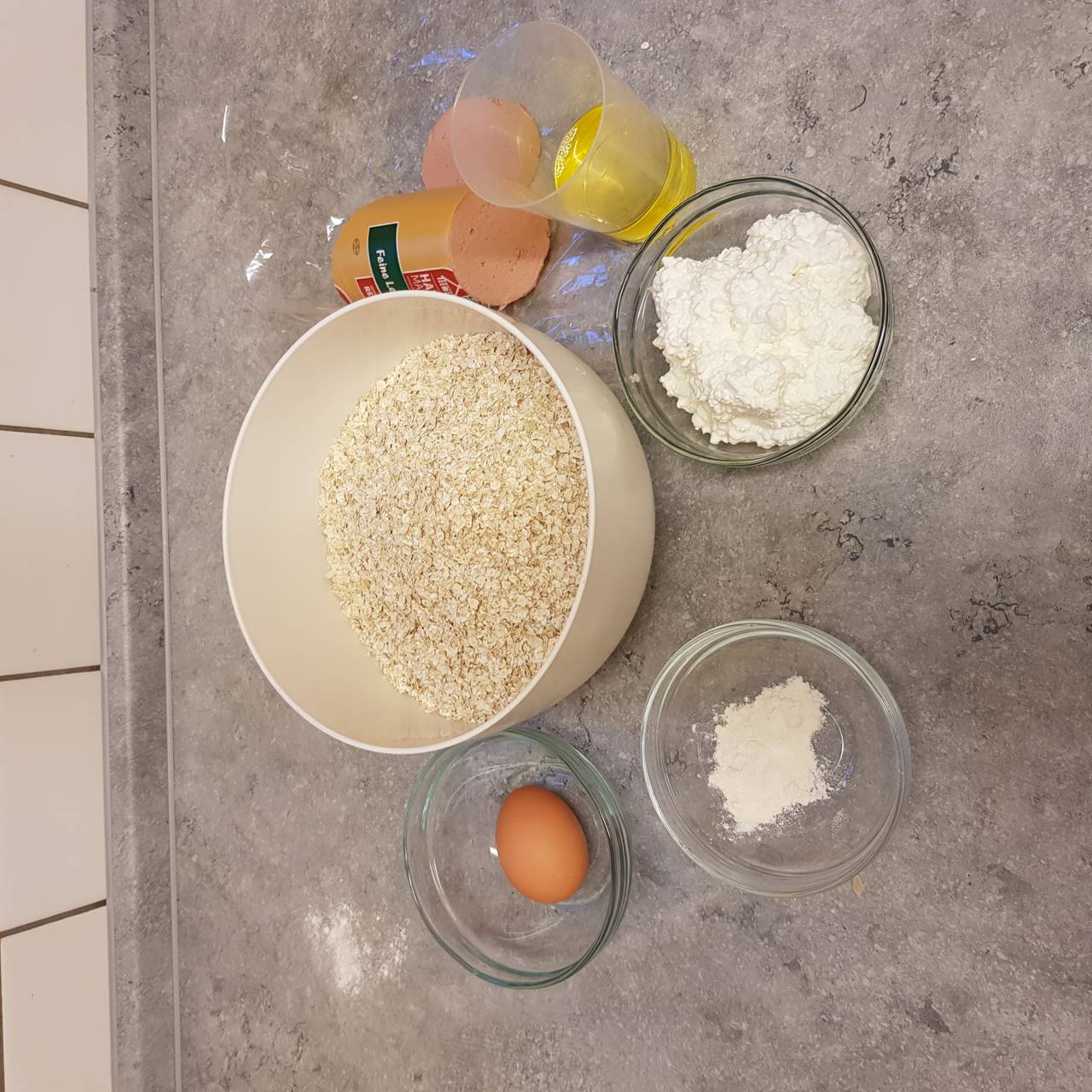 Wir backen Hundekekse