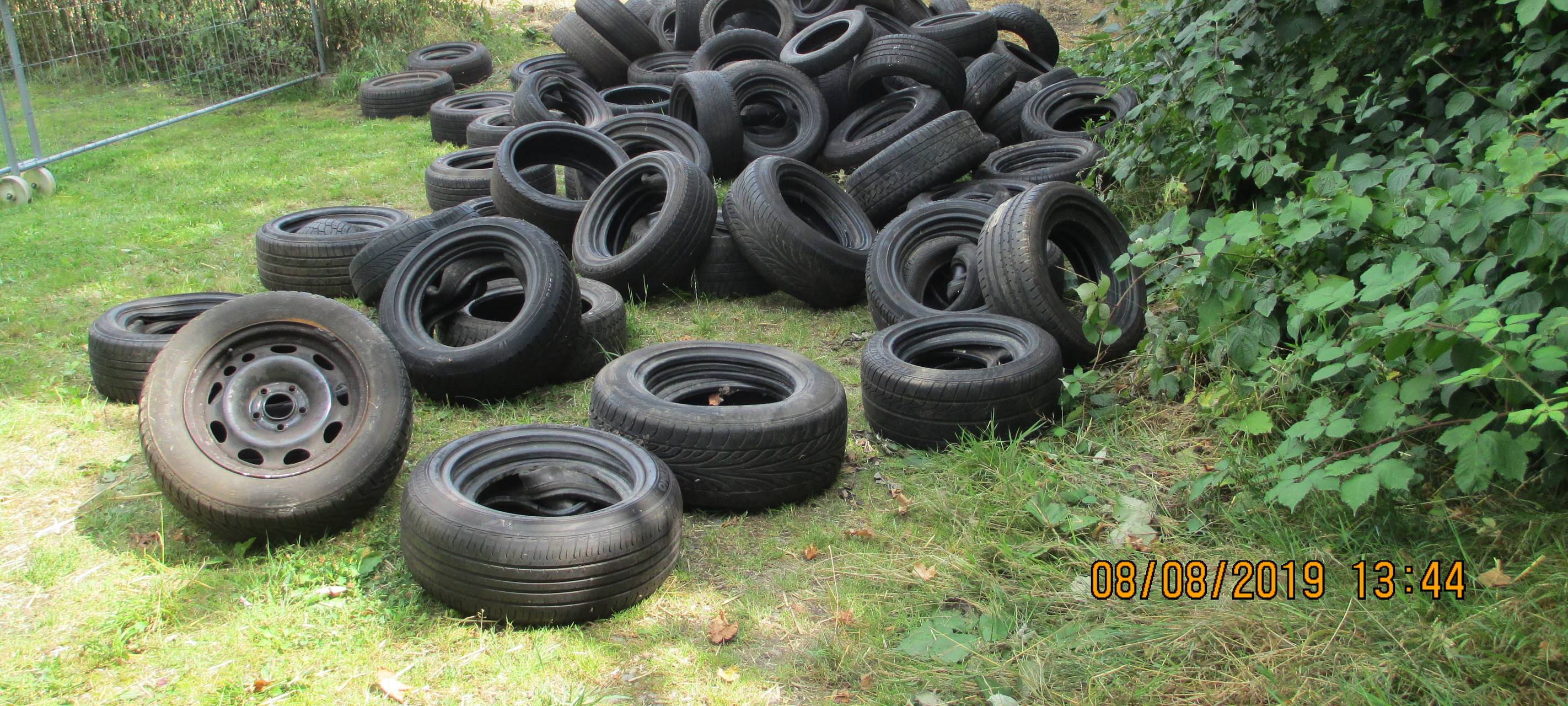 Ein älteres Beispiel - allerdings aus Dortmunds Nachbarstadt Kamen: illegale Entsorgung von Altreifen.