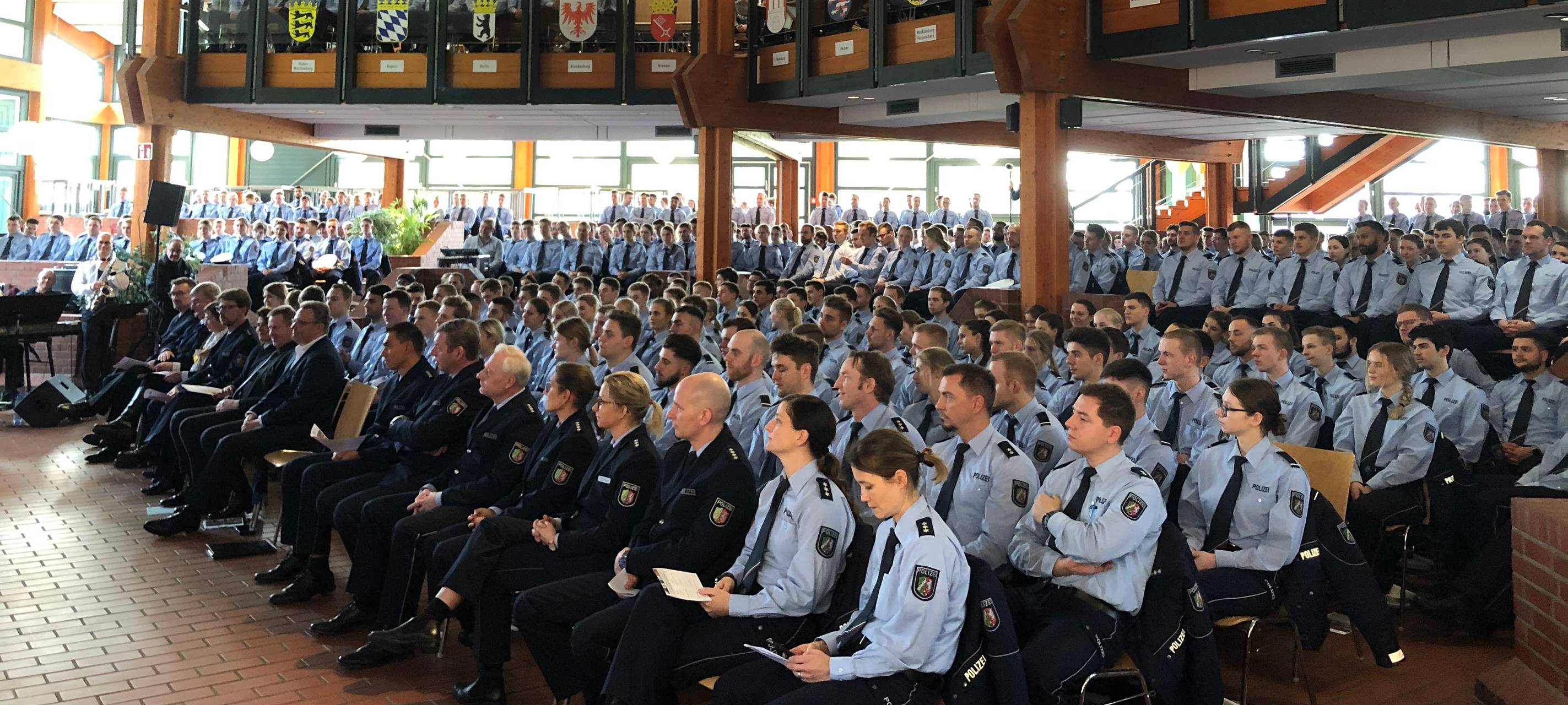 Gut 600 Polizisten starten Ausbildung in Selm