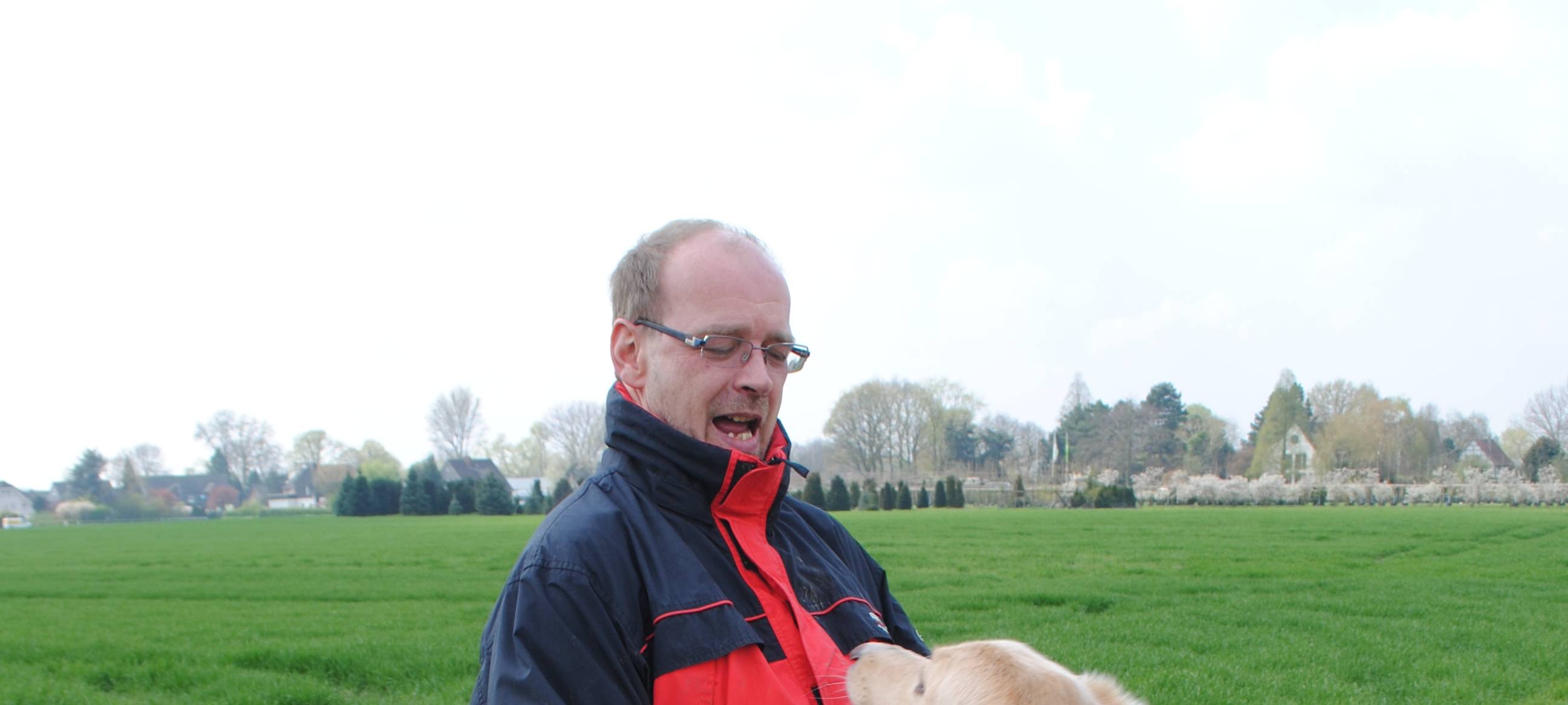 Rainer Schmeltzer mit seinem Hund