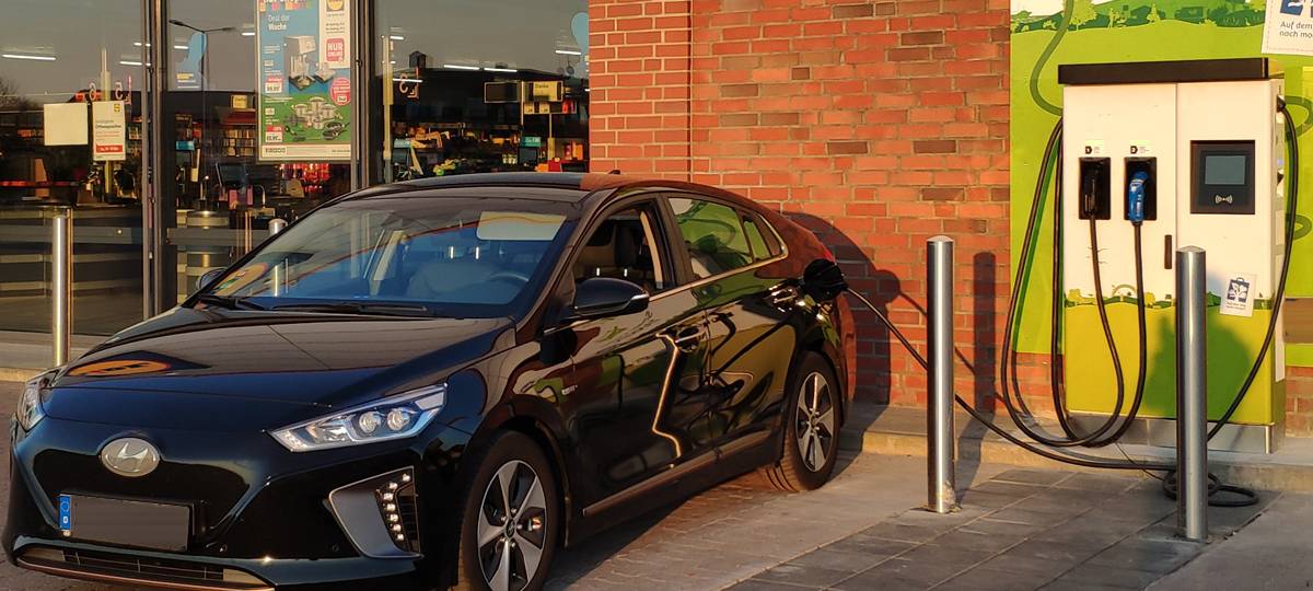 Mehr Feuerwehr-Einsätze zu E-Autos zu erwarten