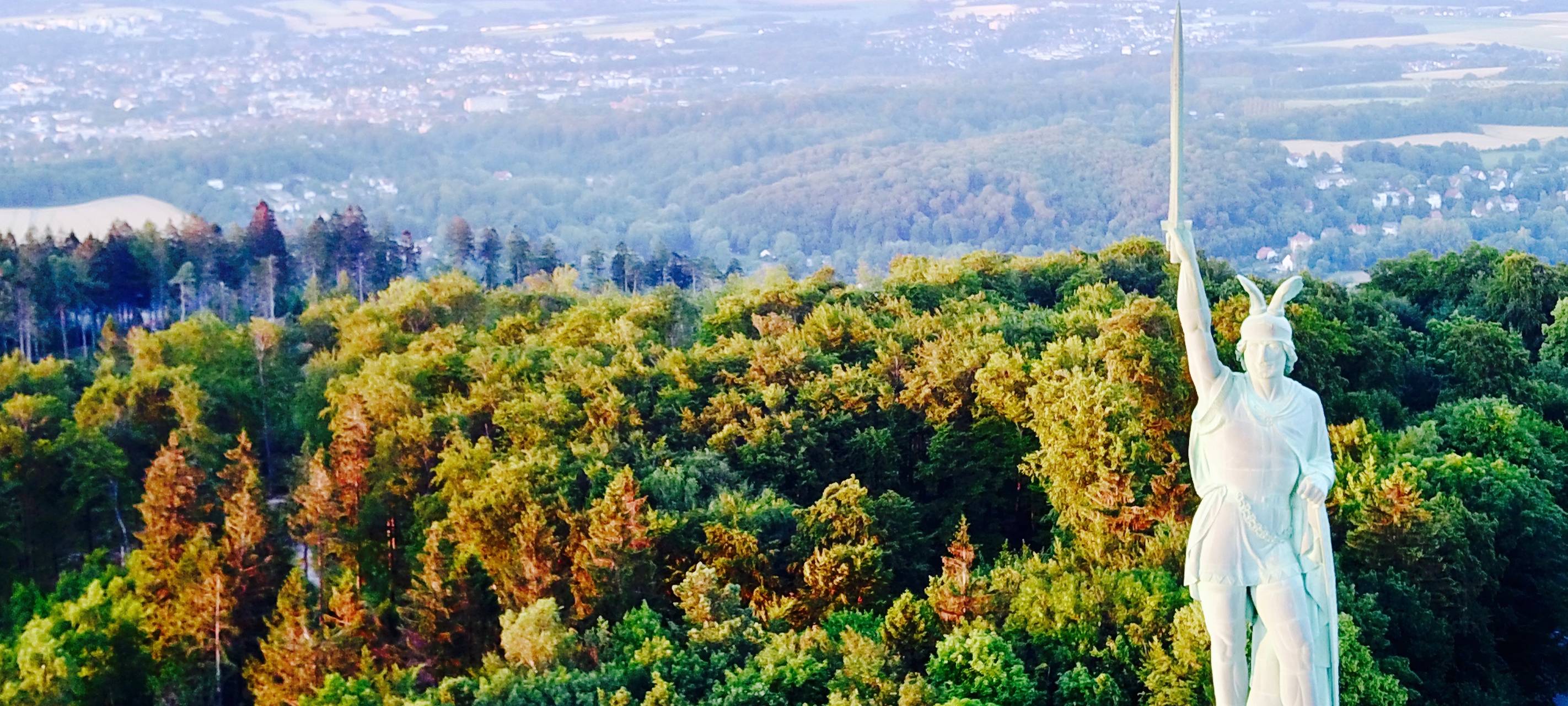 Freiheitsstatue vs. Hermannsdenkmal