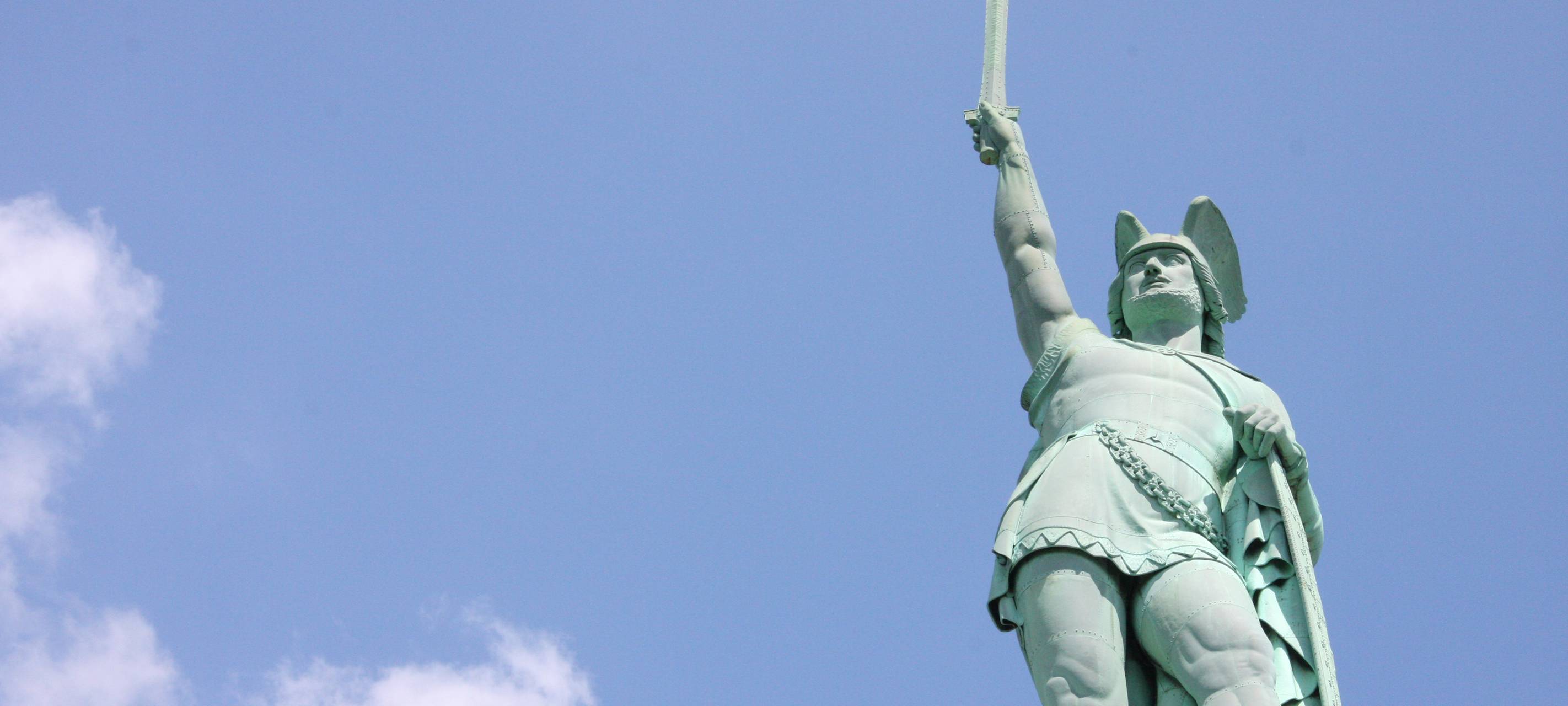 Freiheitsstatue vs. Hermannsdenkmal