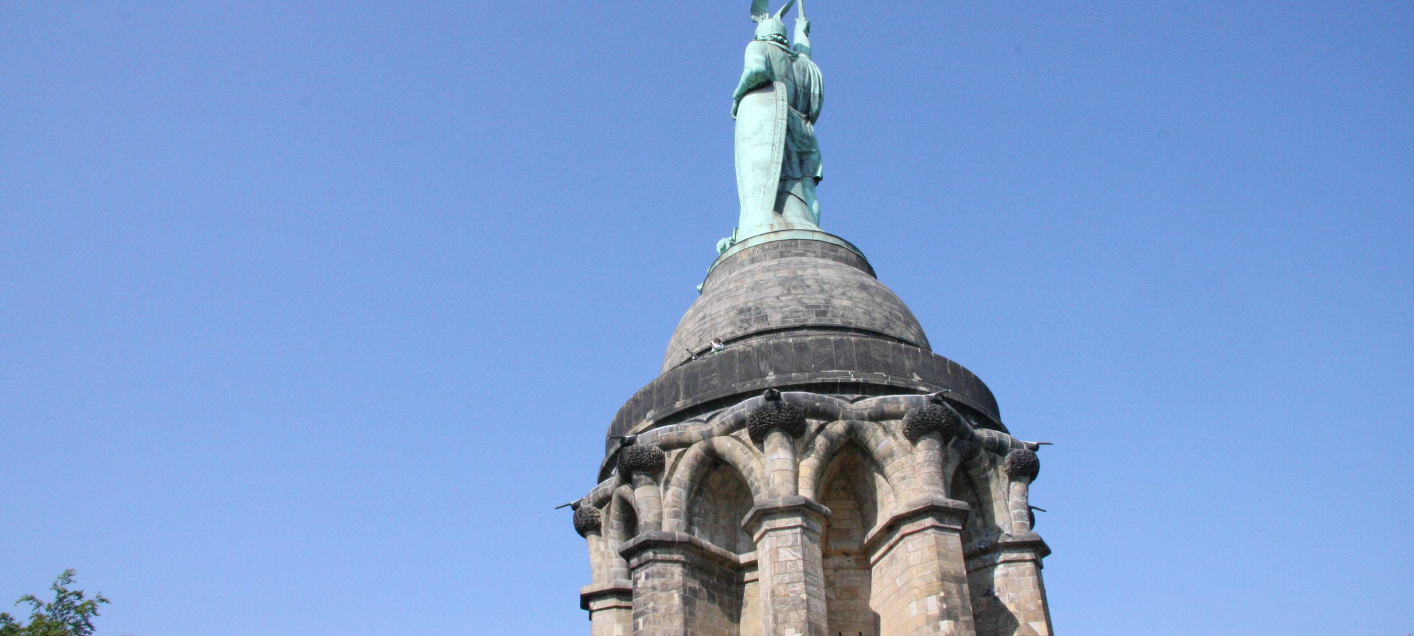 Freiheitsstatue vs. Hermannsdenkmal