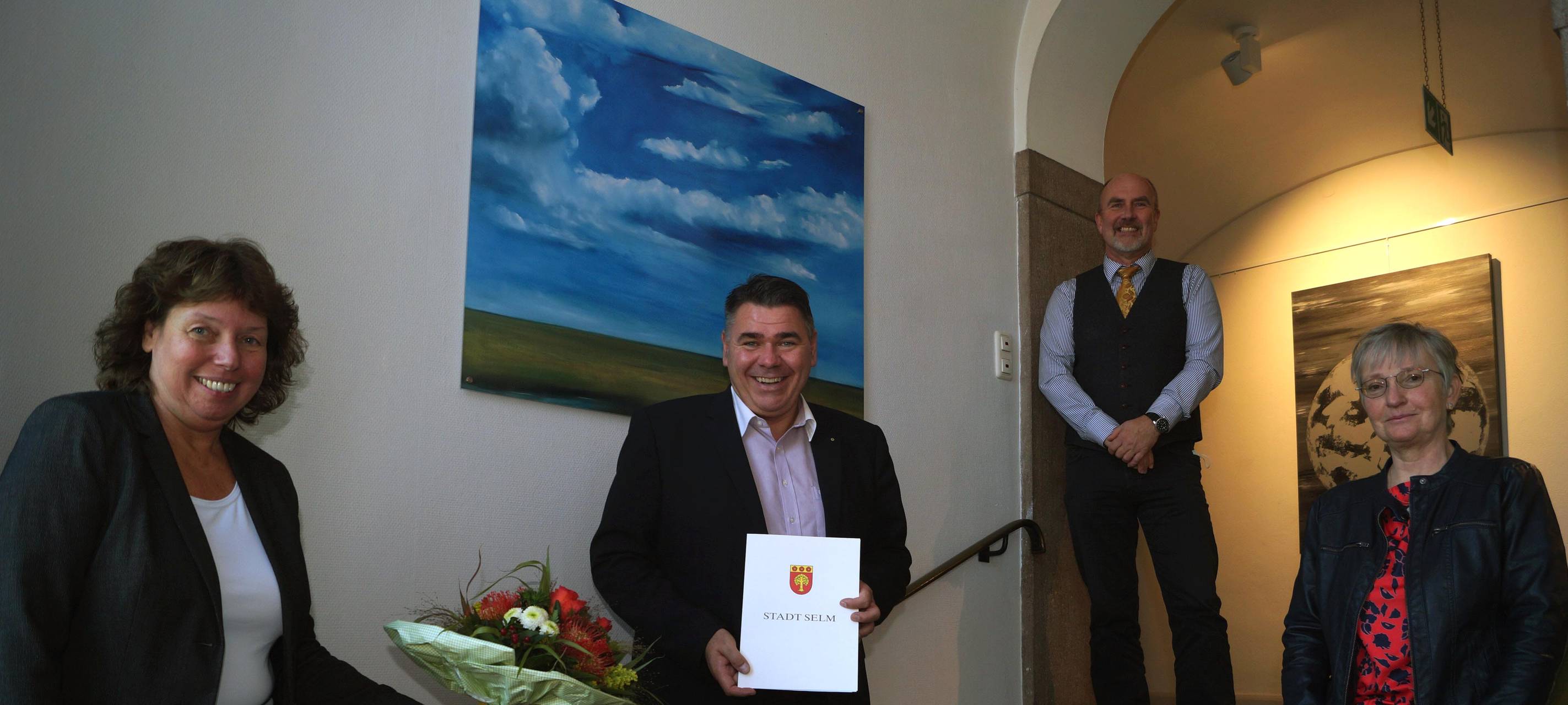 Mario Löhr gehe stolz aus dem Amtshaus heraus