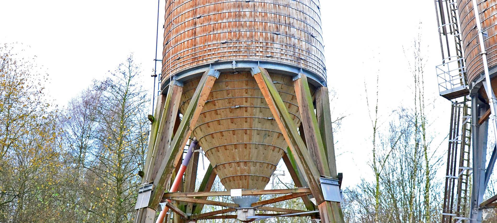 Die Salzlager sind gefüllt: In diesem Silo lagern 250 Tonnen. Insgesamt werden am Kreis-Bauhof in beiden Silos 500 Tonnen bereitgehalten und bei Bedarf auf die Fahrzeuge verteilt.