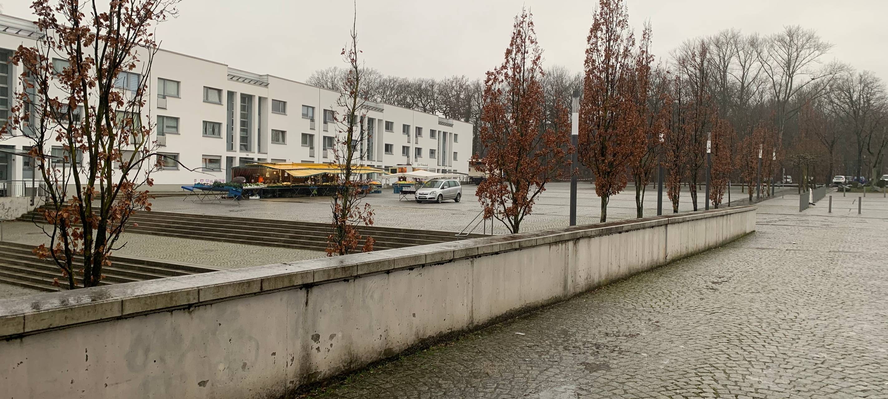 Der Wochenmarkt in Bergkamen am Donnerstag gehört normalerweise zu den größten in ganz NRW mit 120 Ständen – am heutigen Donnerstag (28.01.) sind es nur drei Stände gewesen.