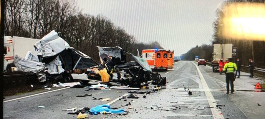 Sprinterfahrer nur leicht verletzt.