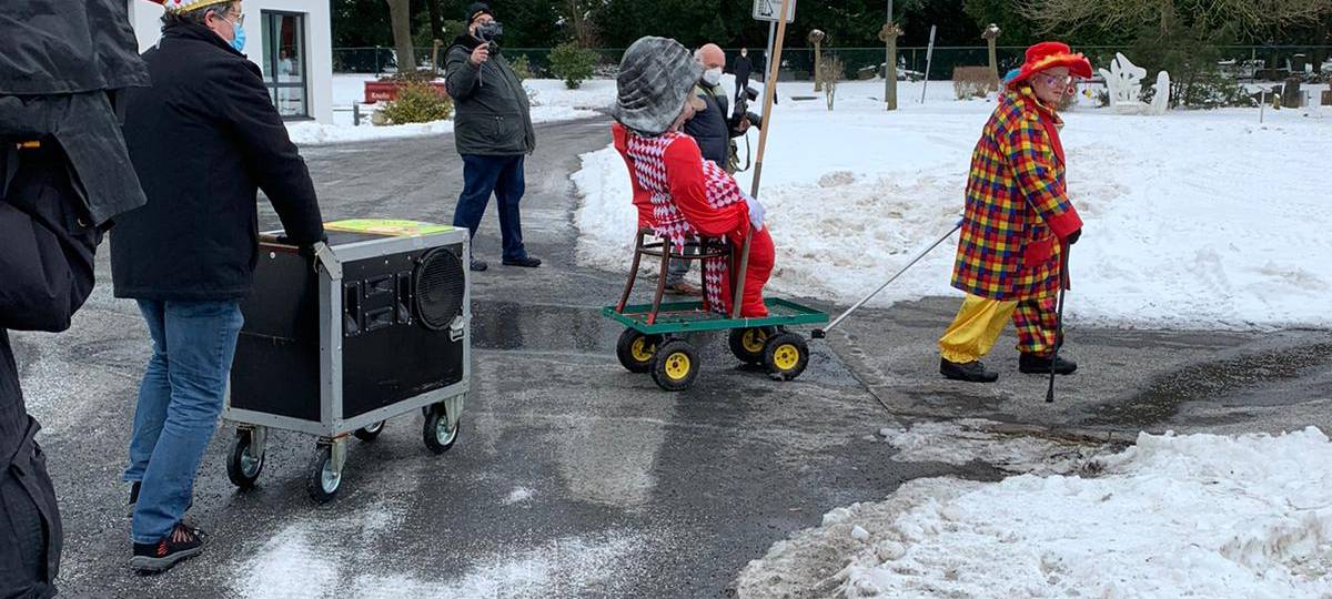 Unna: Karnevalsumzug ums Krankenhaus