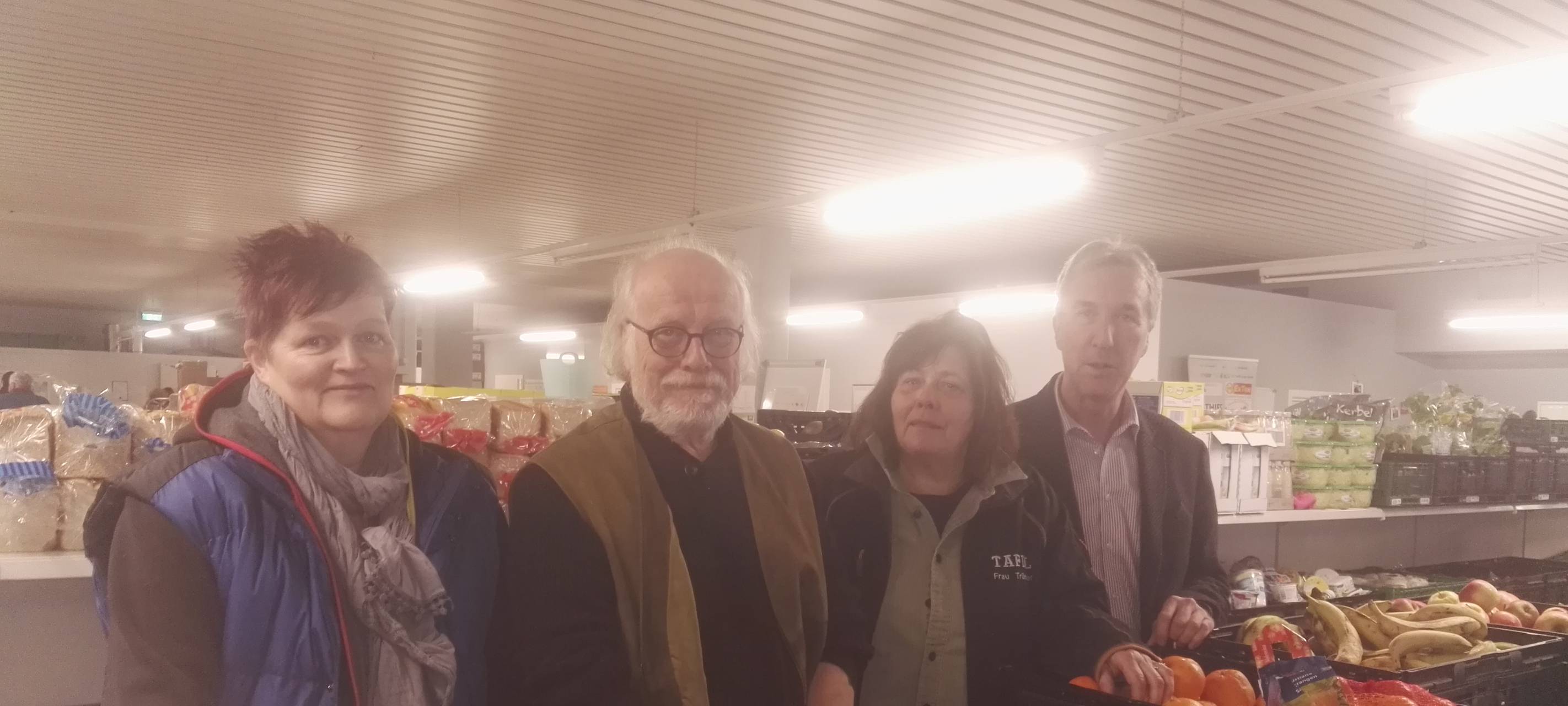 Zukunft der Tafel-Ausgaben offen: Hilfe von Ehrenamtlern problematisch