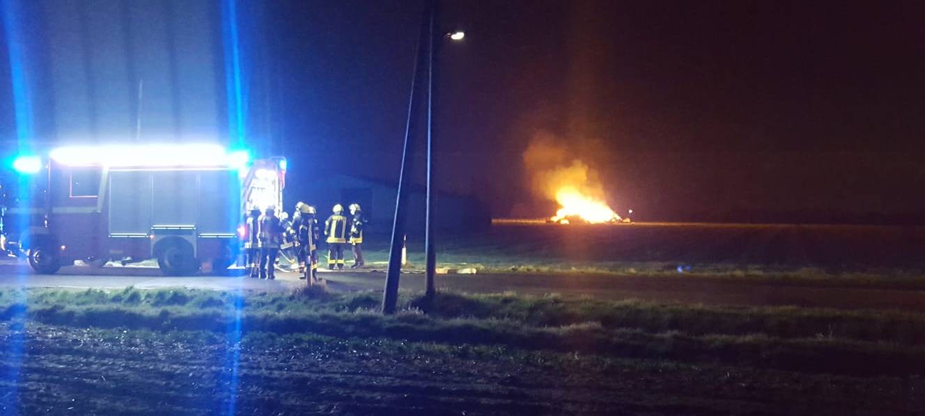 Brennende Strohballen in Kamen und Werne