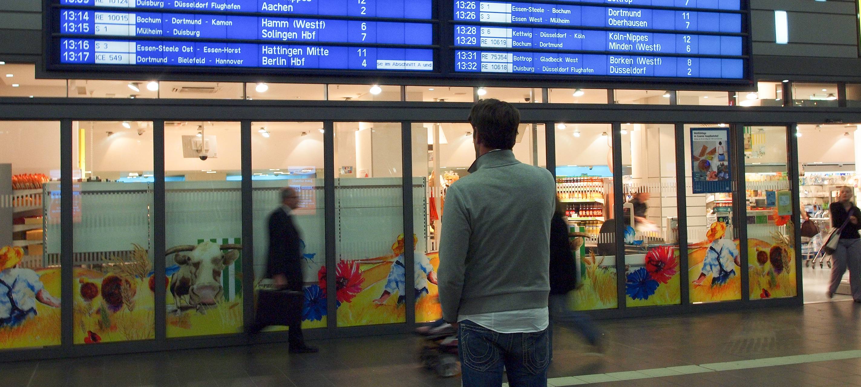 Bus und Stadtbahn wie samstags