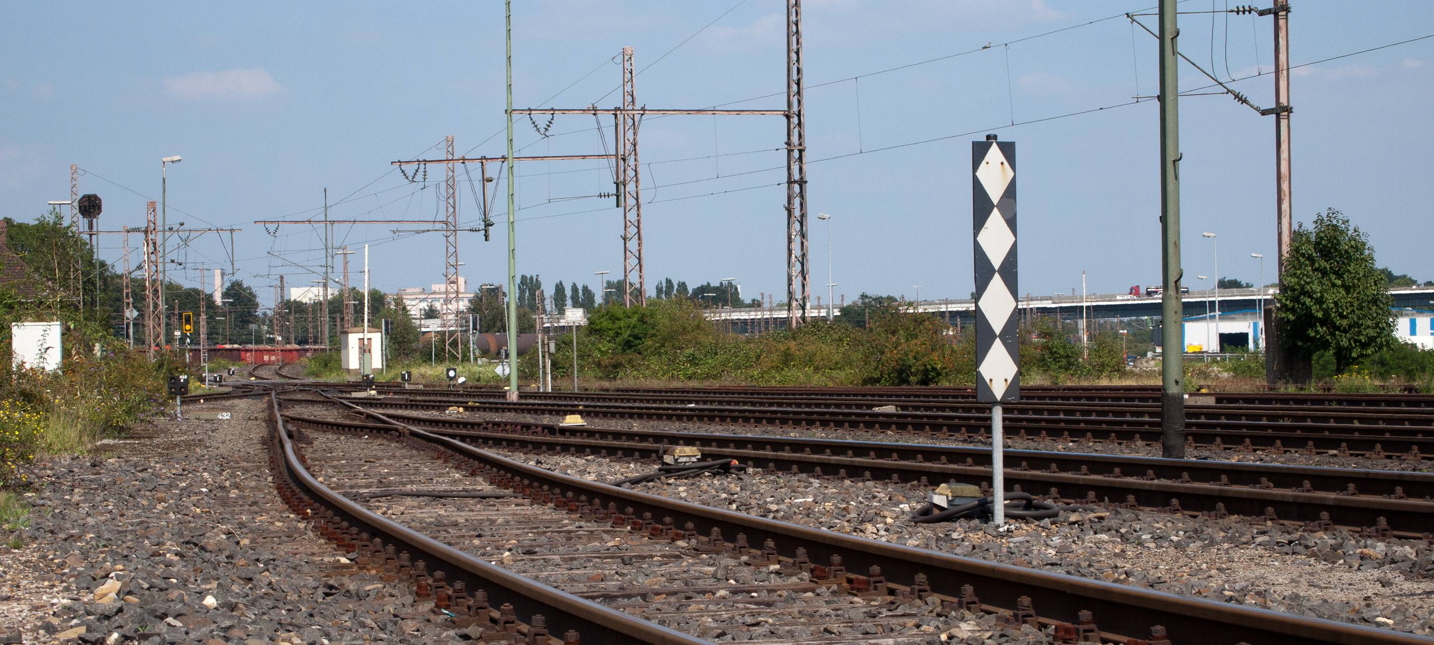 Raum Unna: Bahn sperrt Gleise