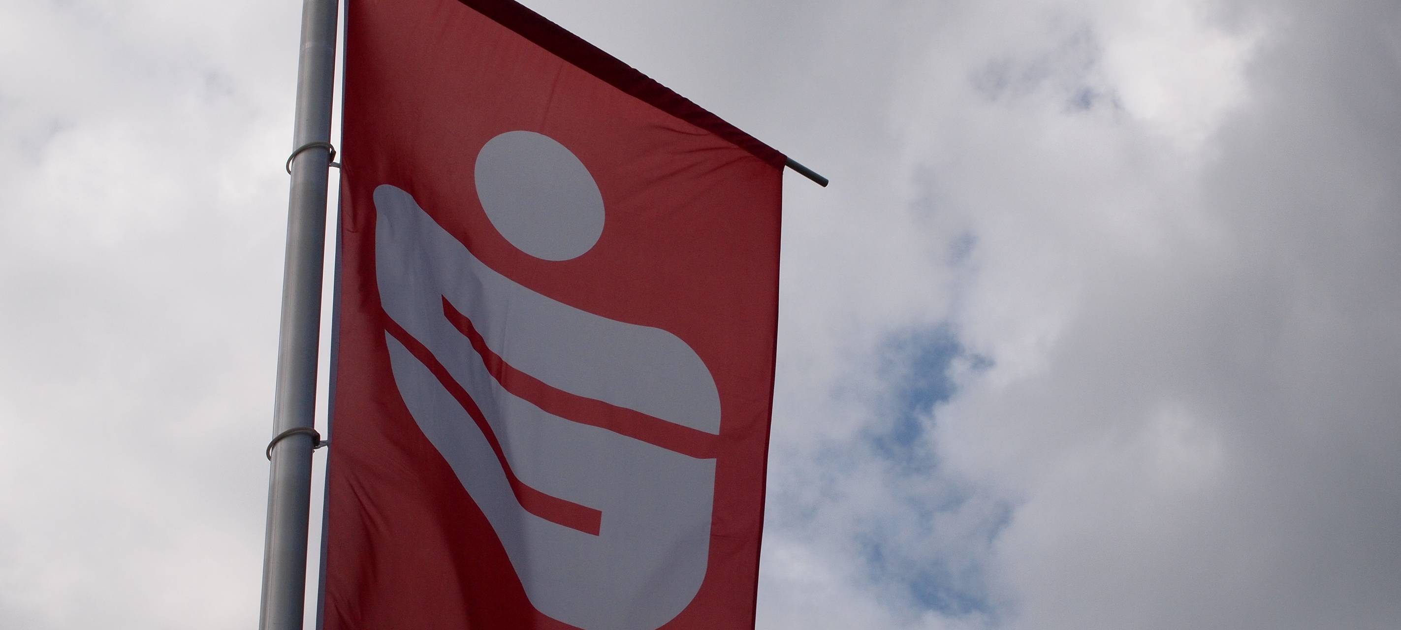 Sparkasse im Kreis Unna: Lange Wartezeiten wegen Corona