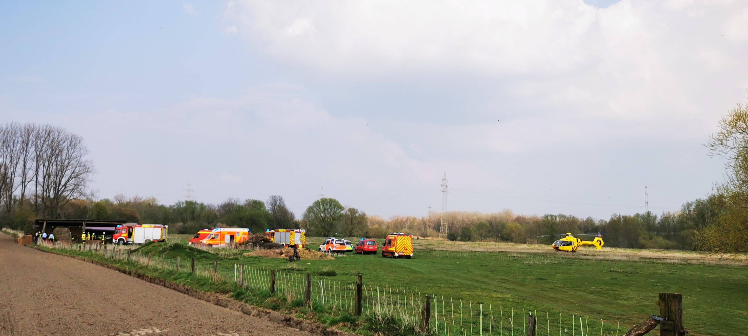 Werne: Junge unter Heuballen eingeklemmt