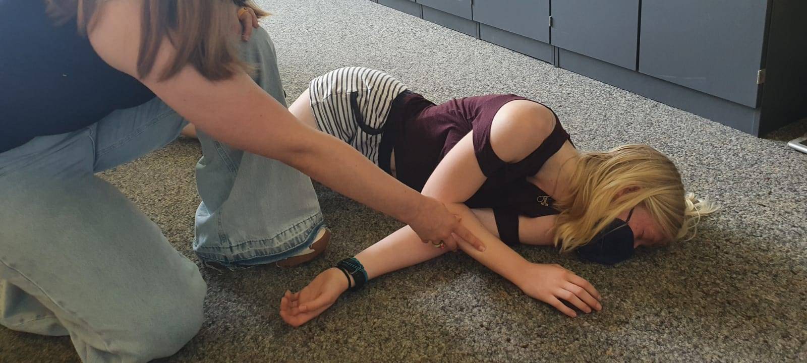 Schulsanitäter frischen das Erste Hilfe-Wissen auf