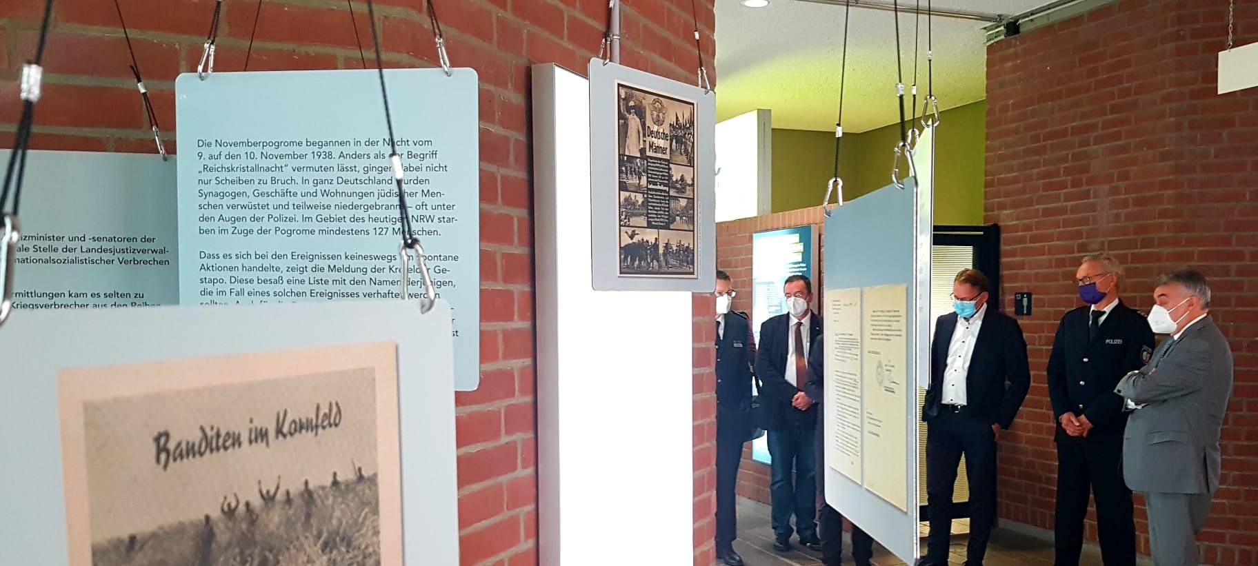 Reul in Selm: Aufklärung über Rechtsextremismus wichtig