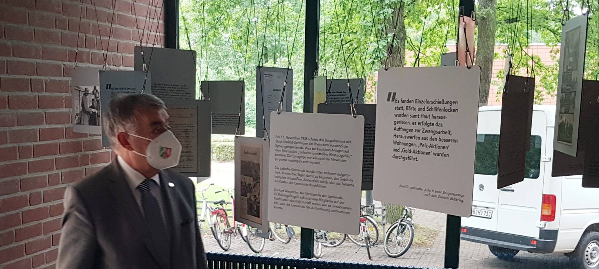 Reul in Selm: Aufklärung über Rechtsextremismus wichtig