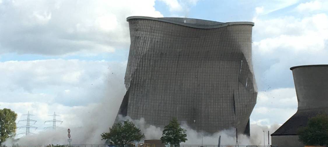 Kühlturm in Hamm gesprengt