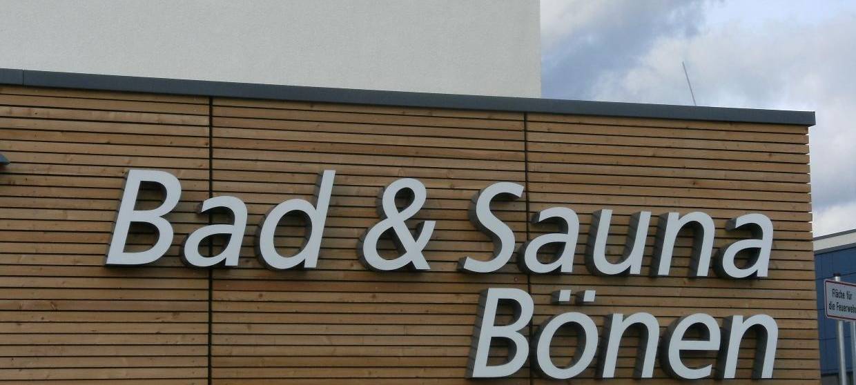 In Hallenbädern wird gewerkelt