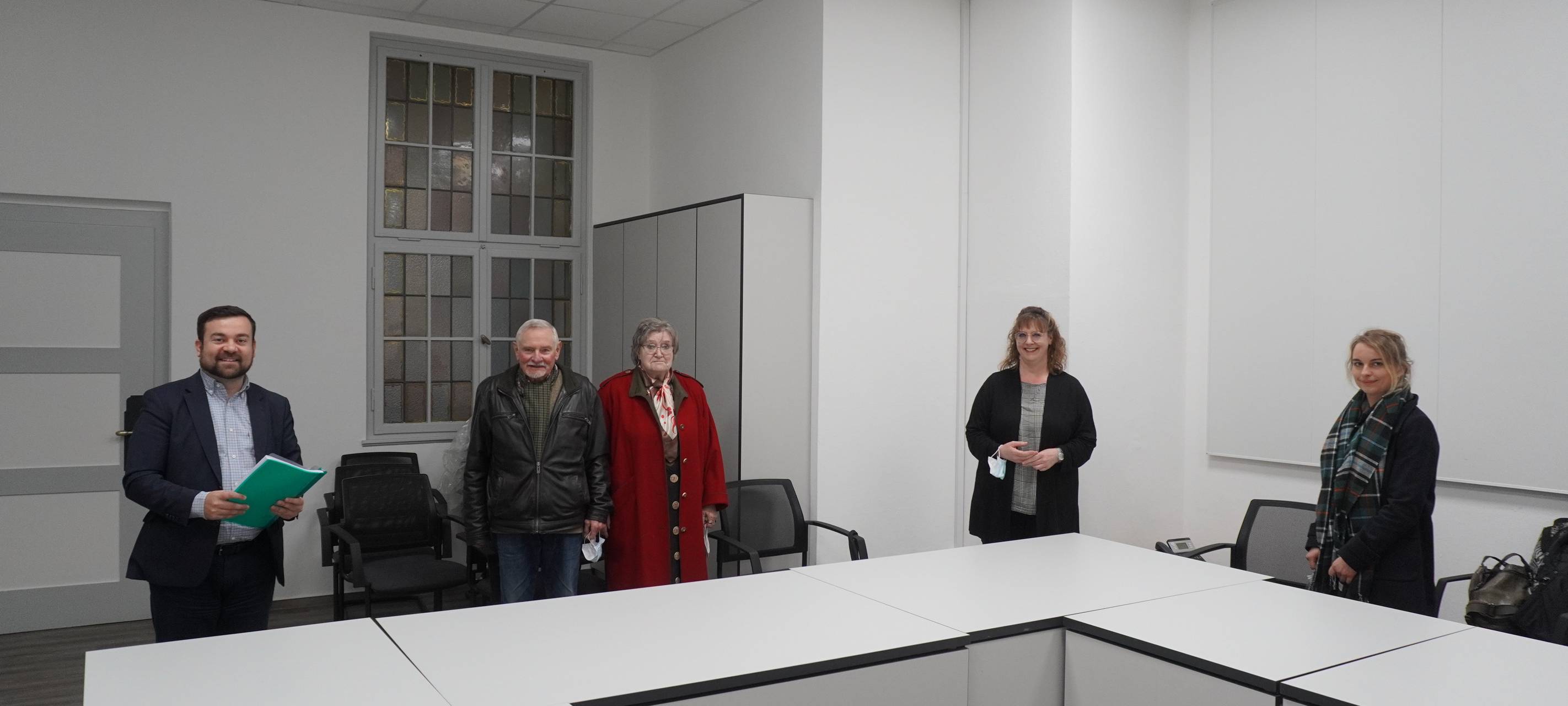 Im Schwerter Rathaus wurden die Unterschriften gegen den Weiterbau der K20n übergeben.