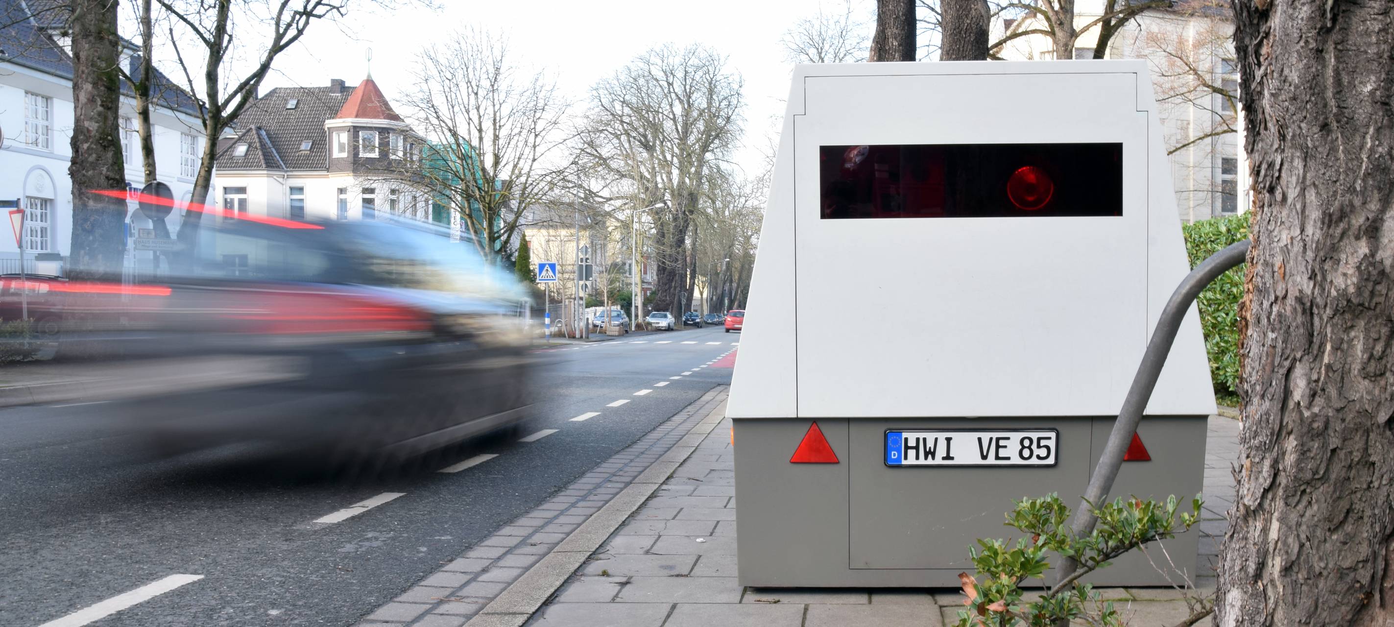 Der Blitzer-Anhänger im Einsatz.