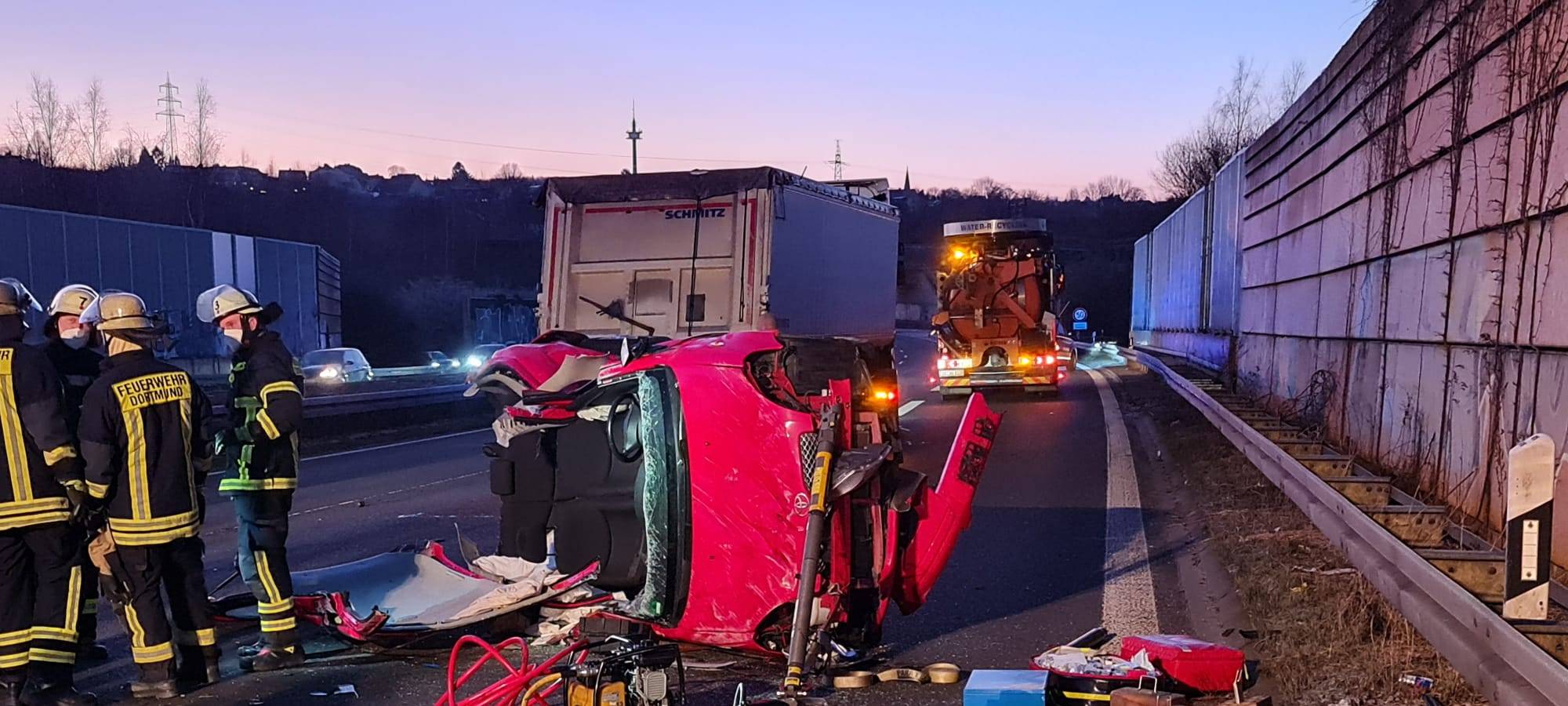 Glatteisunfall legt B236 lahm