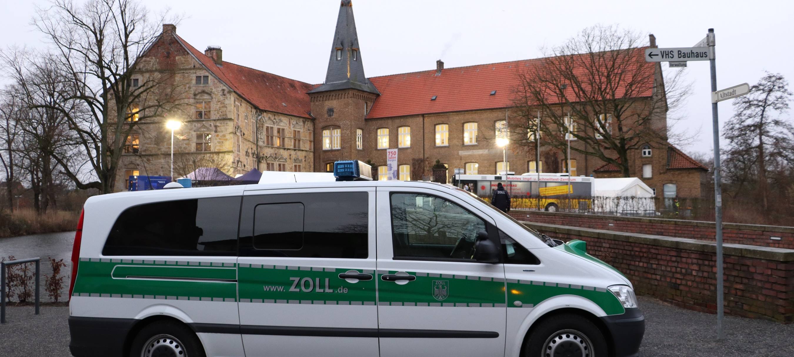 Zoll geht gegen Sozialversicherungsbetrug auf dem Bau vor