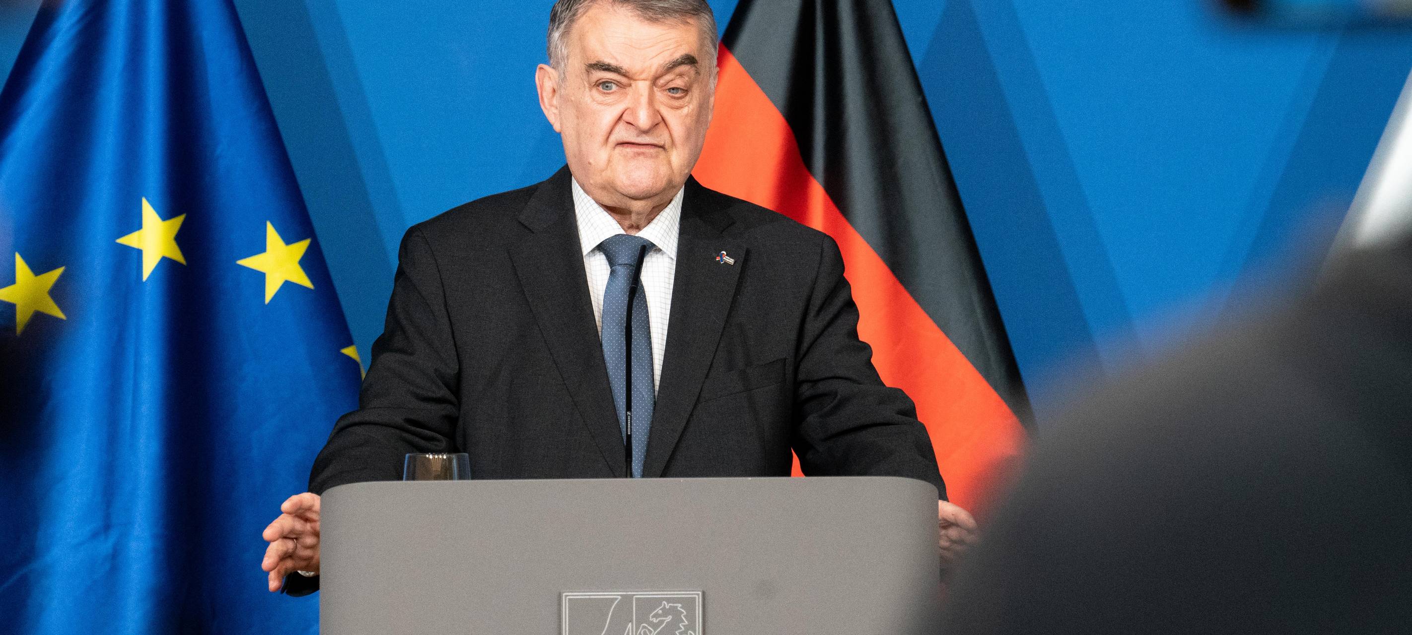 Reul zu tödlichem Polizeieinsatz in Dortmund