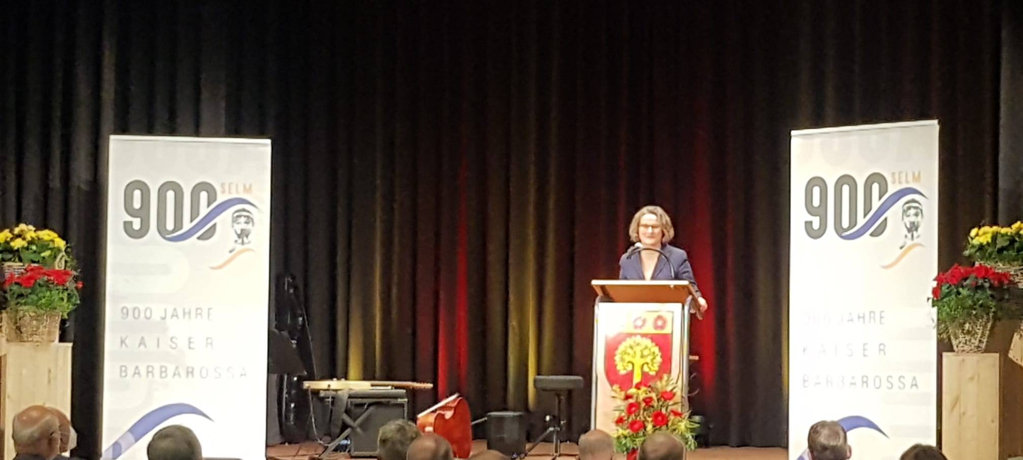 Selm: Staufer-Stele zu Ehren Kaiser Barbarossas enthüllt