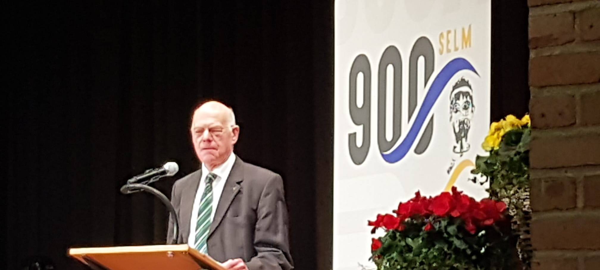 Selm: Staufer-Stele zu Ehren Kaiser Barbarossas enthüllt