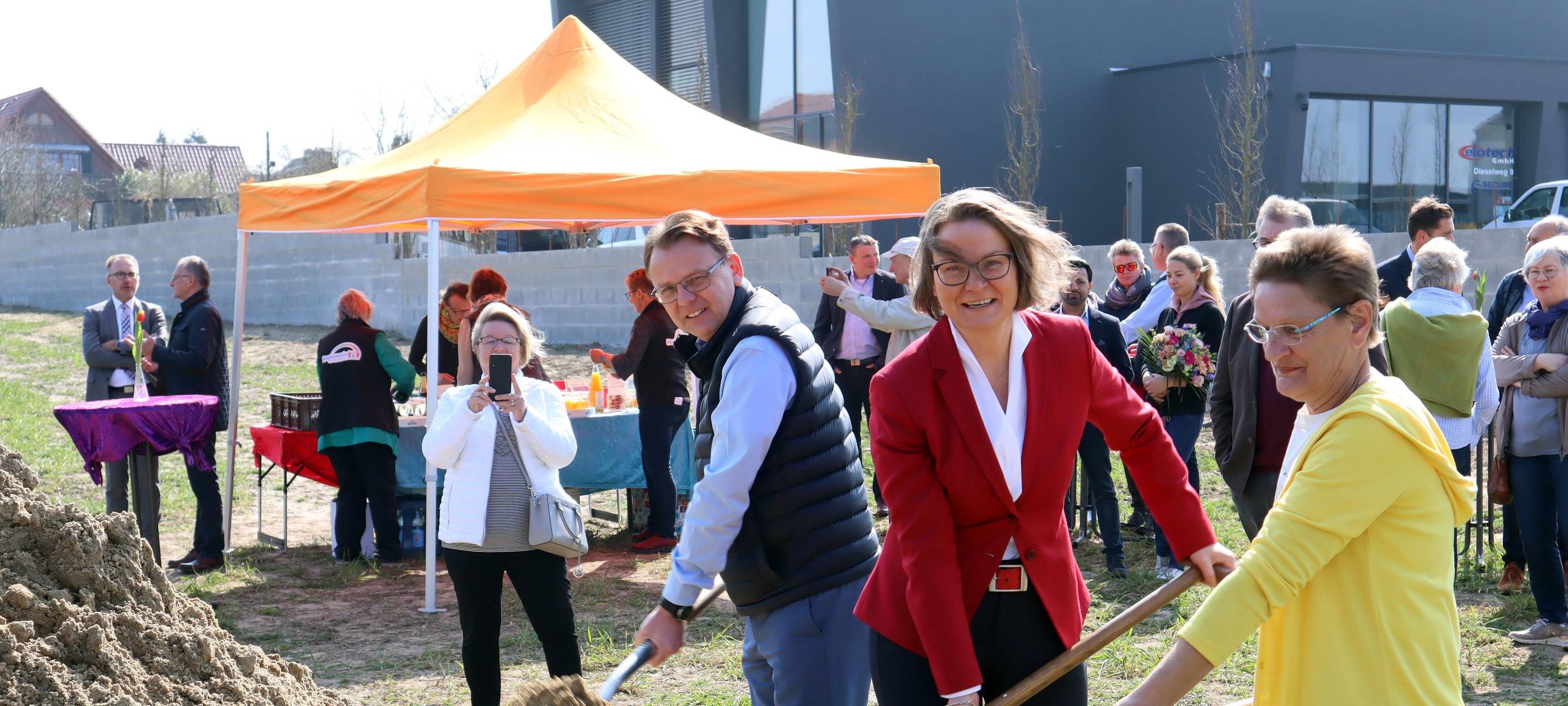 Erster Spatenstich fürs Hospiz in Selm-Bork.