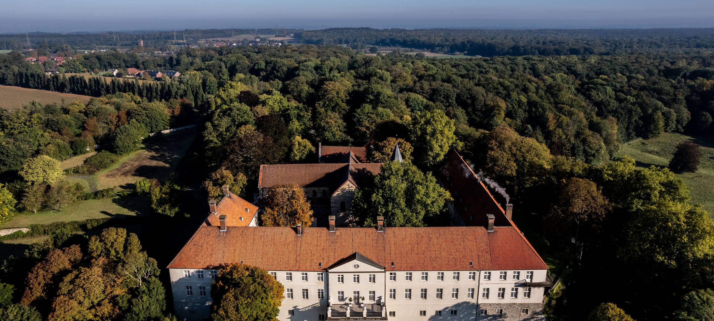 Das Schloss Cappenberg aus der Luft.