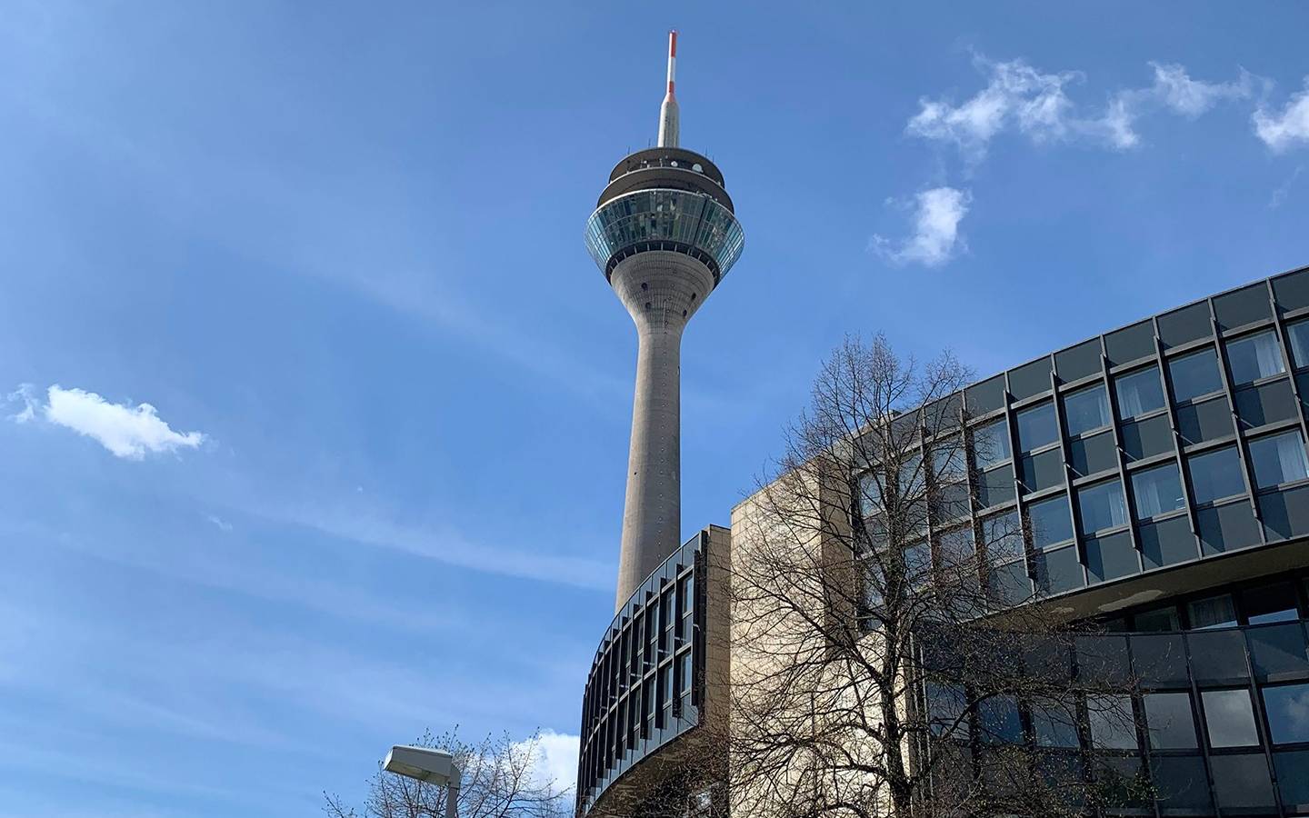 Landtag NRW mit Rheinturm 1