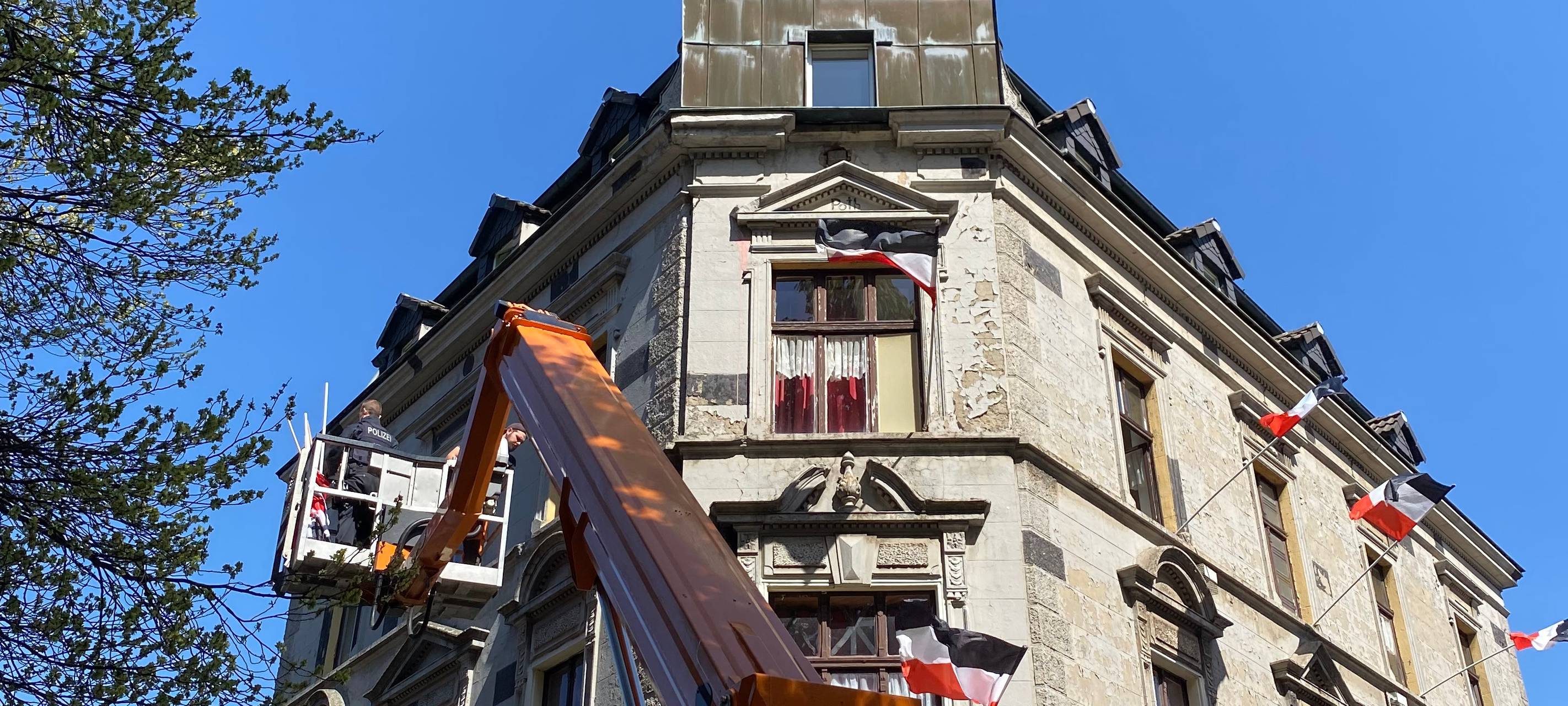 Dortmund: Neonazis hängen Flaggen an Häuser