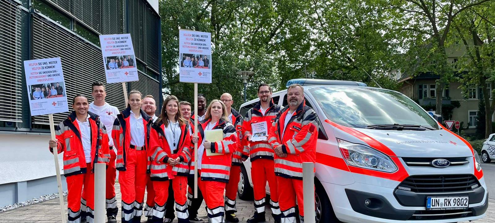 Unna: DRK Ortsverein demonstriert vor dem Kreishaus