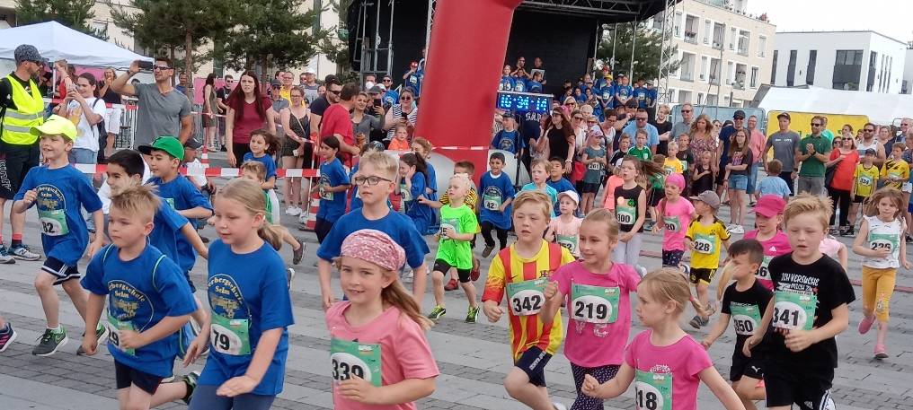 Stadtfestlauf in Selm am 16. Juni 2022 - Start der Bambini.