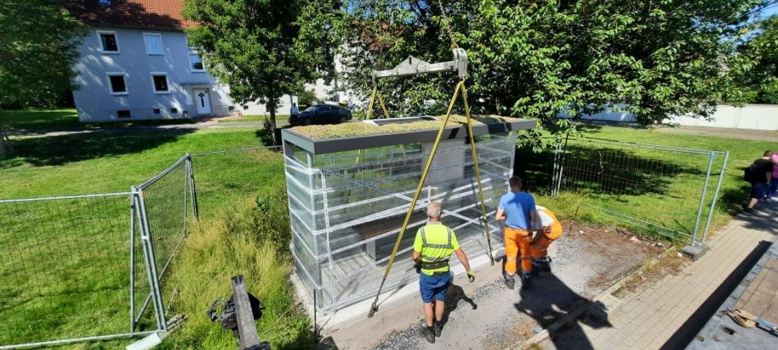 Grünes Buswartehäuschen für Bergkamen
