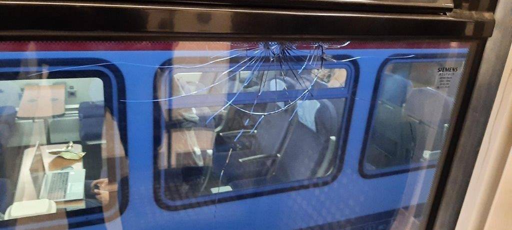 Kamen: RRX beworfen und beschädigt