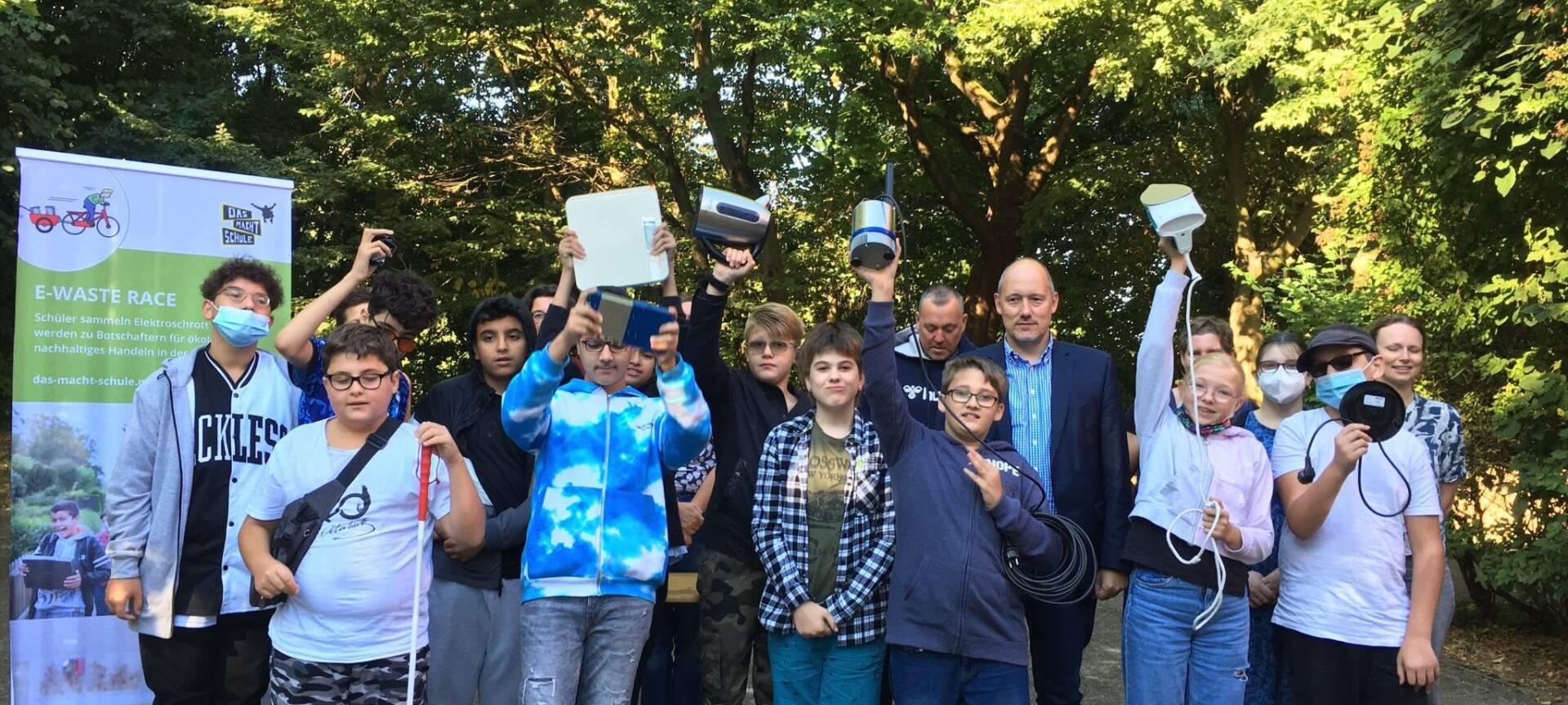 Die Schülerinnen und Schüler der Martin-Bartels-Schule freuen sich auf das bevorstehende E-Waste-Race.