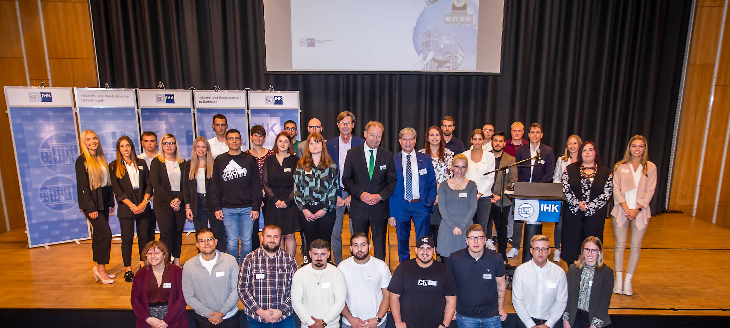 Kamen: IHK ehrt Top-Azubis