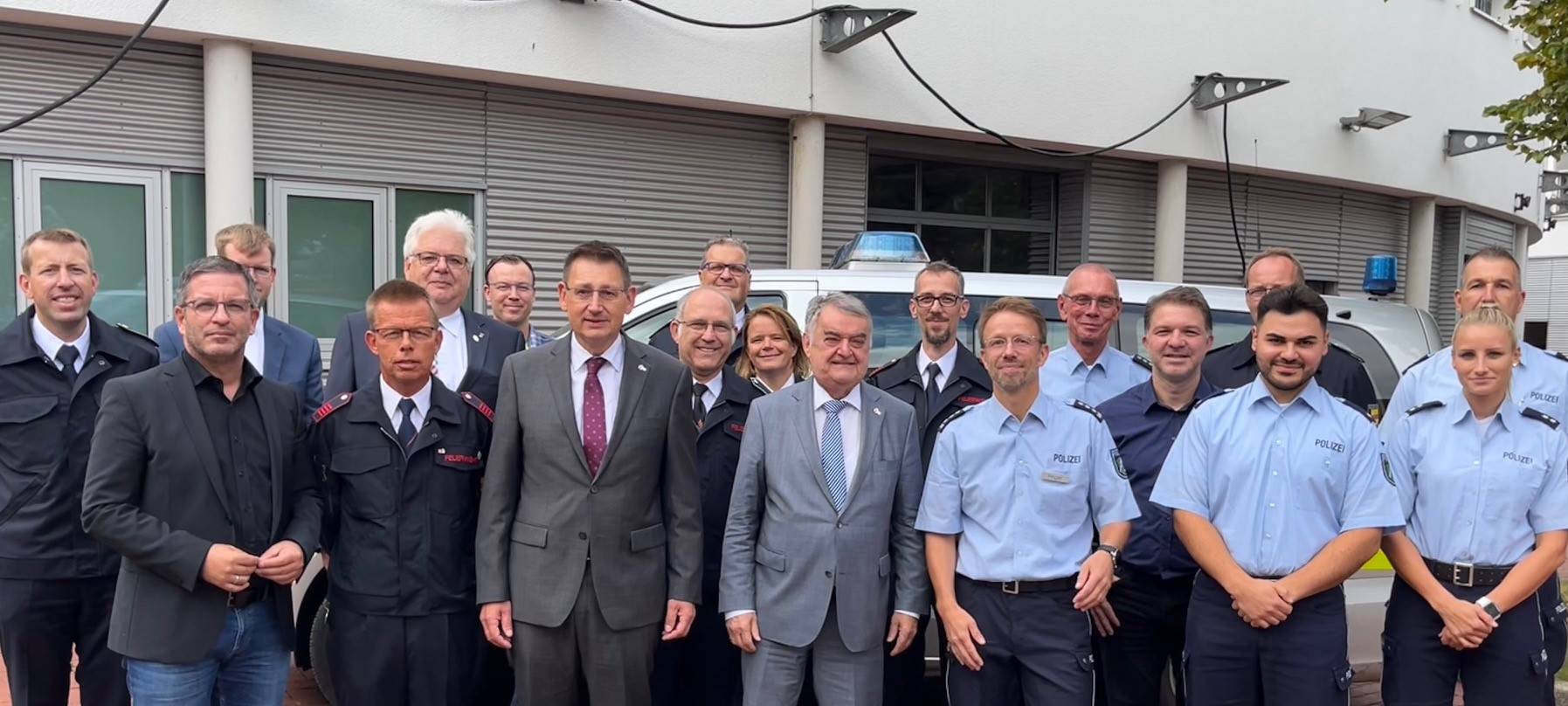 Hamm: Reul besucht Hochschule nach Amoktat