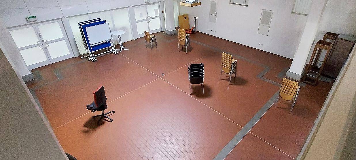 Der Bürgersaal wird für die Aufnahme von Flüchtlingen vorbereitet.