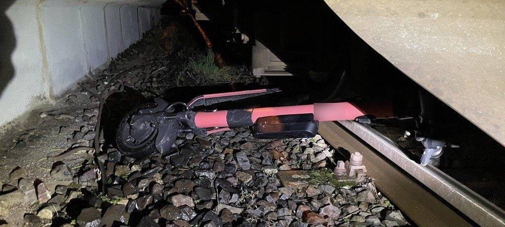 E-Scooter auf S-Bahnstrecke Unna-Do geworfen