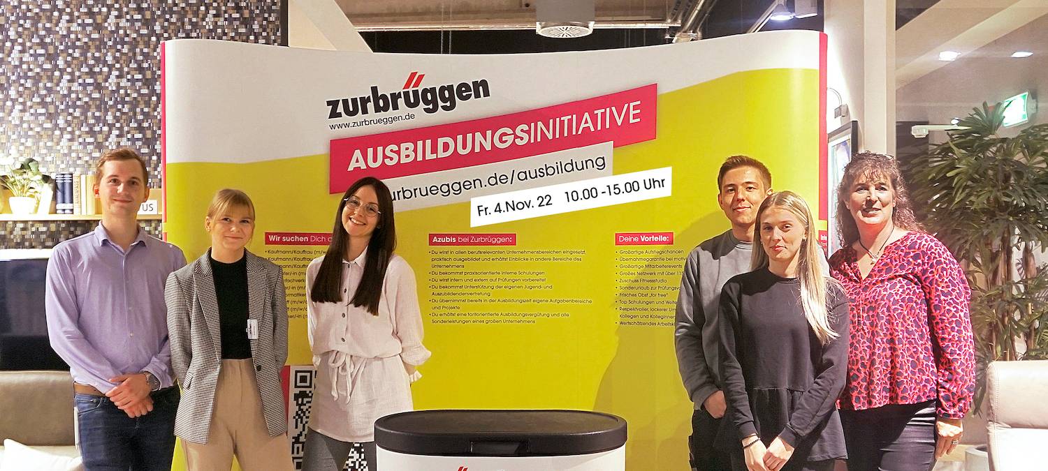 Ausbilderin Britta Eppmann (re.) und die Auszubildenden freuen sich auf viele interessante Gespräche „auf Augenhöhe“.