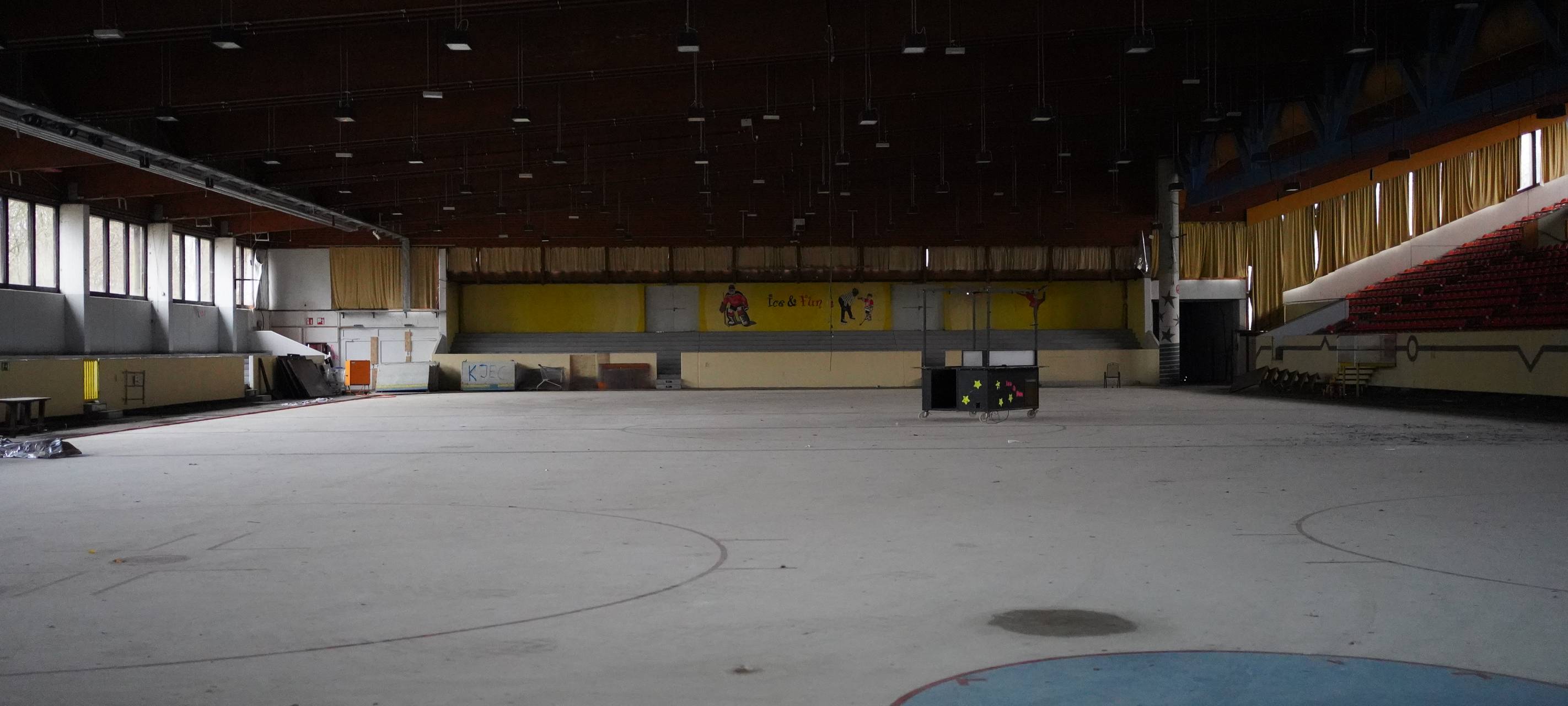 Rückbau der Eissporthalle Unna beginnt