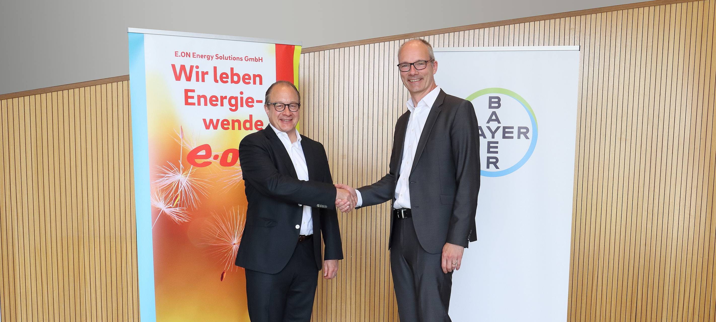 Dieter Heinz, Leiter Supply Center Bergkamen und Patrick Schneckenburger, Geschäftsführer der E.ON Energy Solutions GmbH