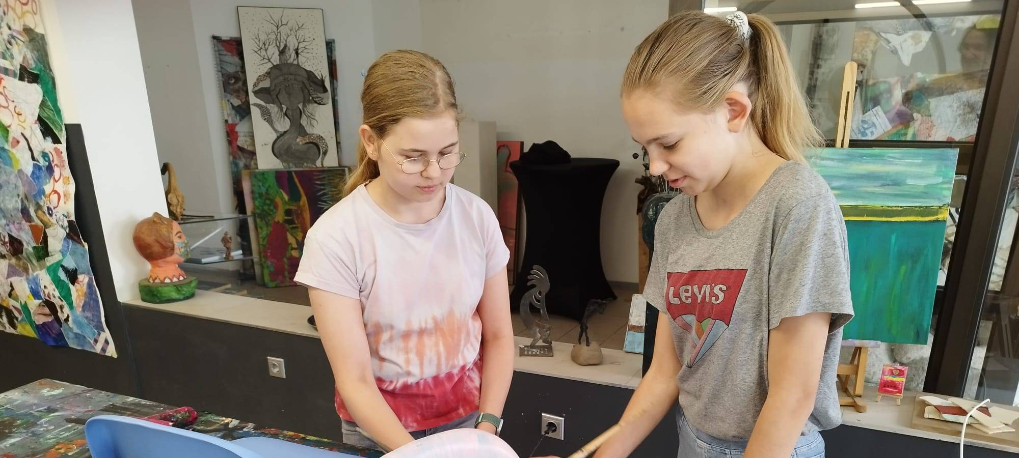 Kunstwerke aus alten Sitzschalen