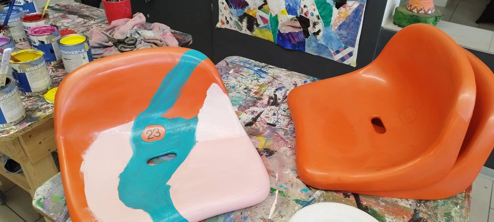 Kunstwerke aus alten Sitzschalen