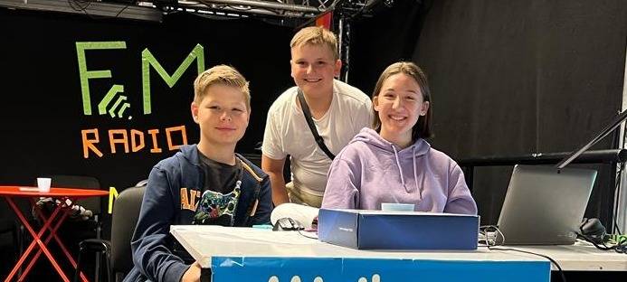 Mini-Kamen: 250 Kinder spielen eine Stadt nach